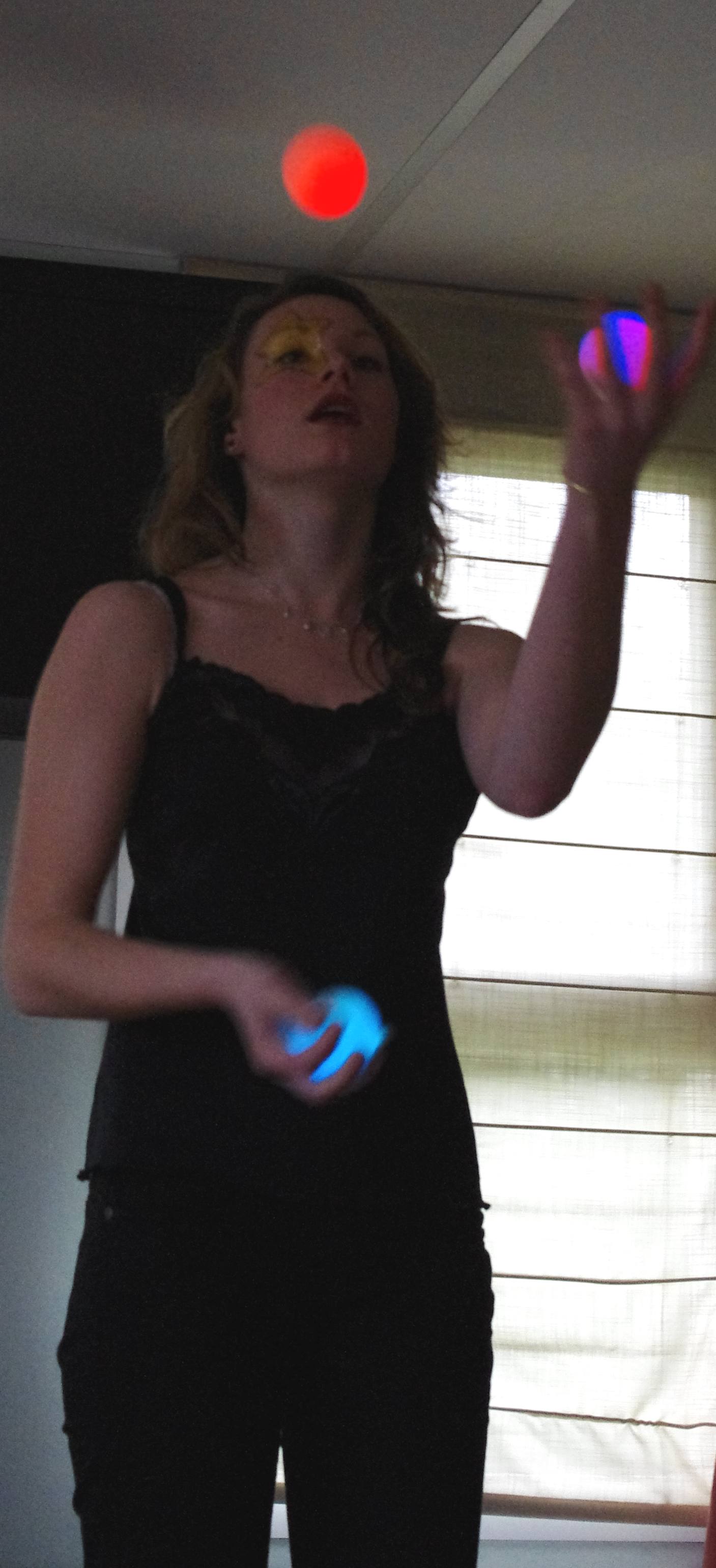 Marie et les boules lumineuses